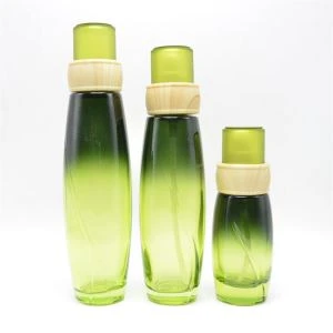 ขวดโลชั่นแก้วกราเดียร์สีเขียว